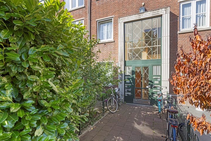 Foto 2 van Johan van Oldenbarneveltlaan 14-B