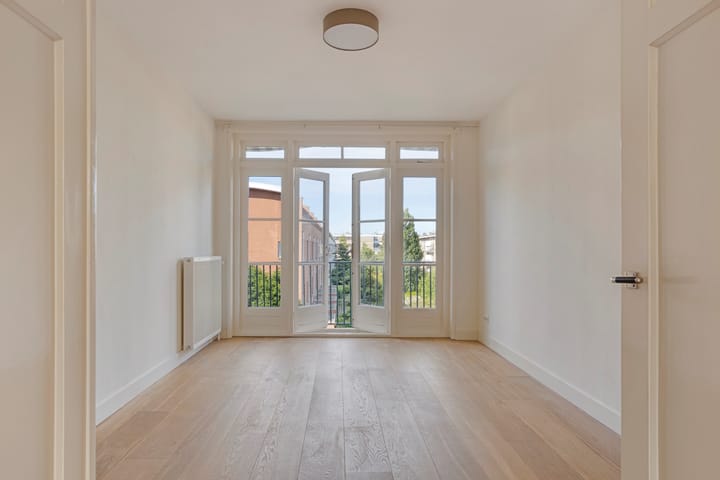 Foto 15 van Johan van Oldenbarneveltlaan 14-B