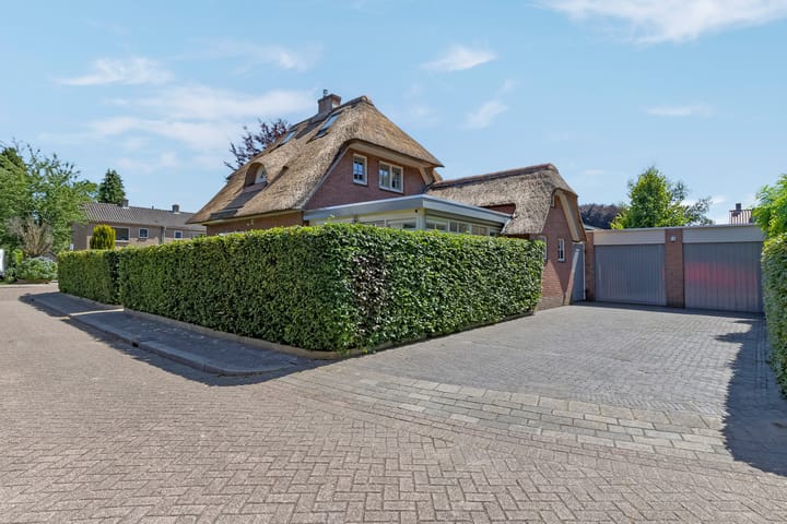 Photo 2 of Sluijtersstraat 1