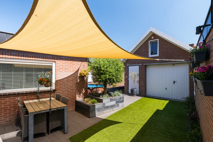 Foto 2 van Borneolaan 15