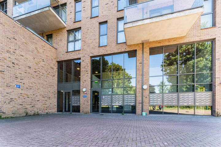 Foto 2 van Sir Winston Churchillln 275-F023