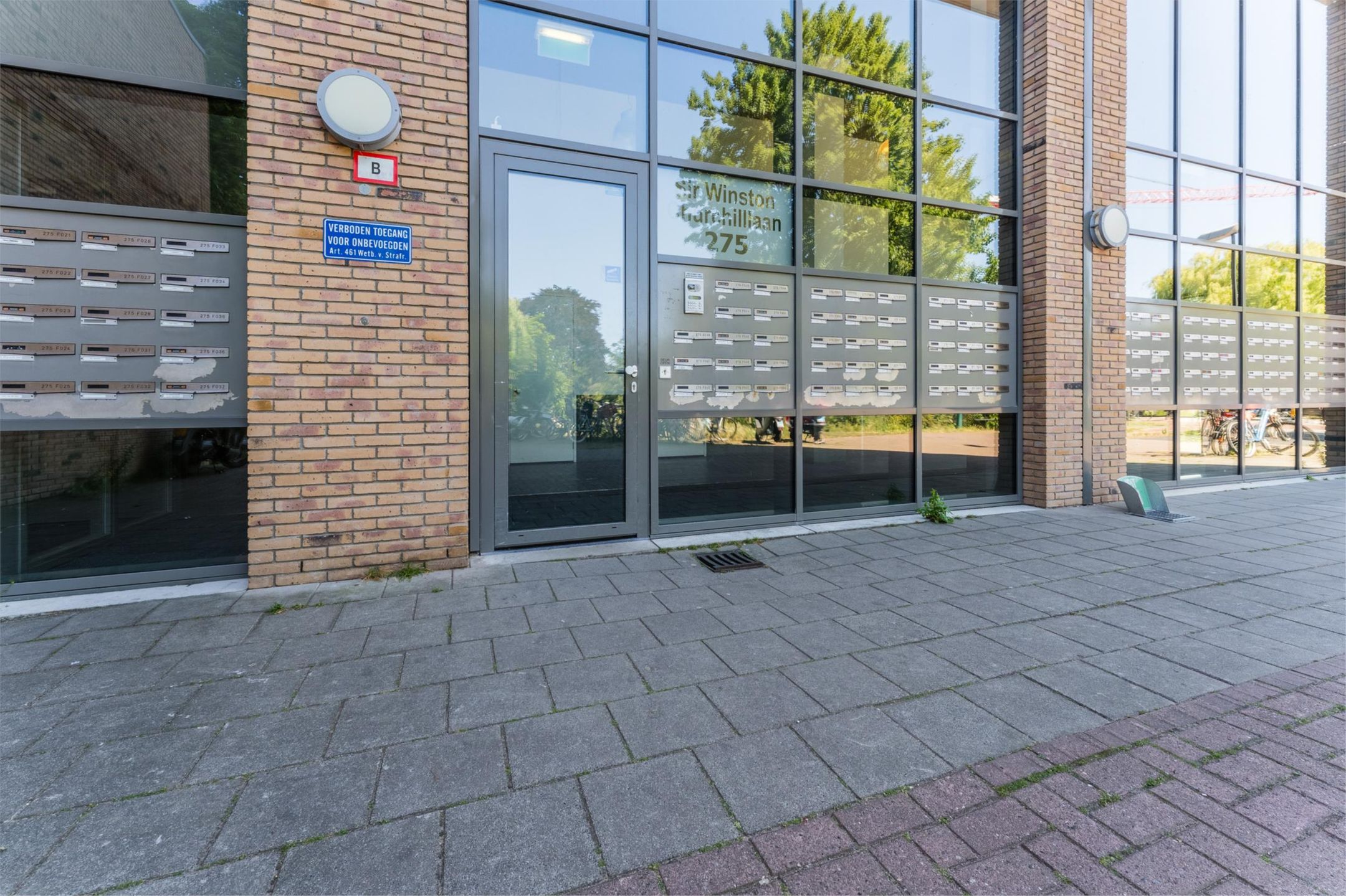 Foto 3 van Sir Winston Churchillln 275-F023