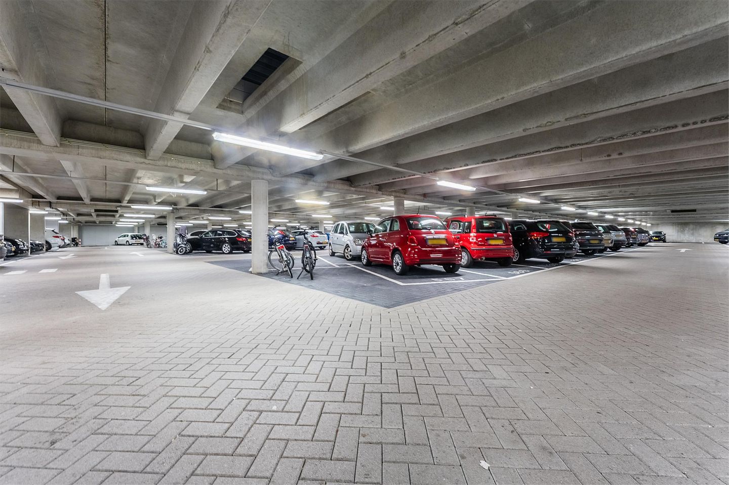 Foto 35 van Sir Winston Churchillln 275-F023