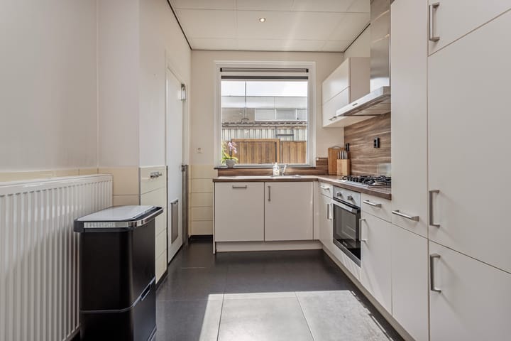 Photo 12 of Pieter Zeemanstraat 25-A