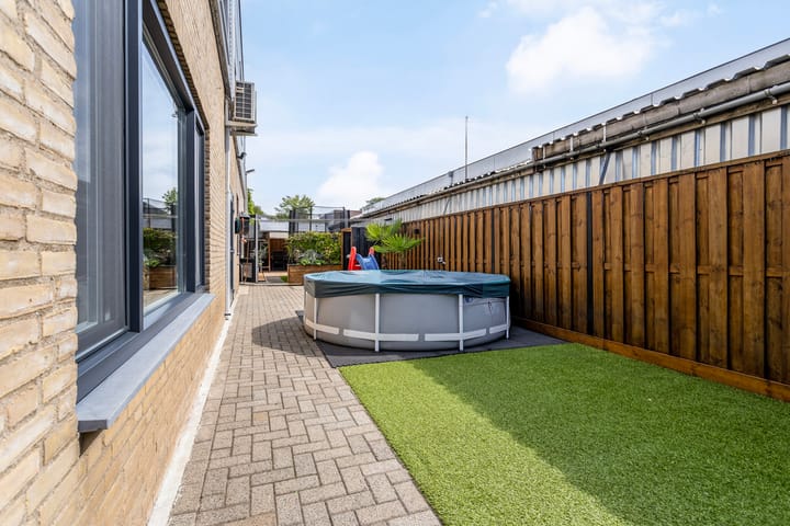 Photo 30 of Pieter Zeemanstraat 25-A