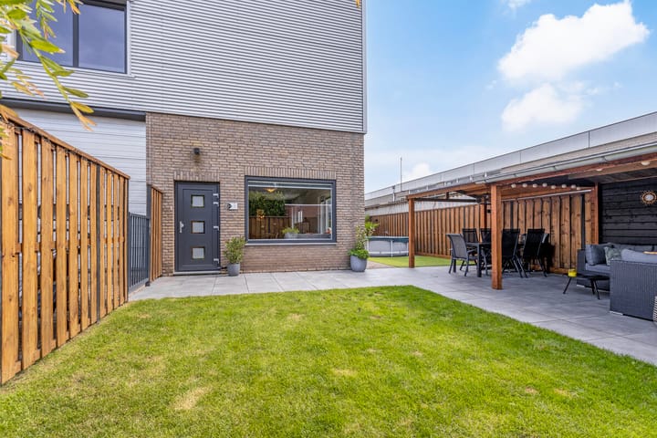 Photo 31 of Pieter Zeemanstraat 25-A