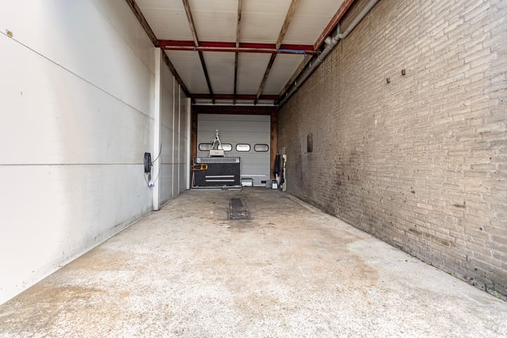 Photo 37 of Pieter Zeemanstraat 25-A