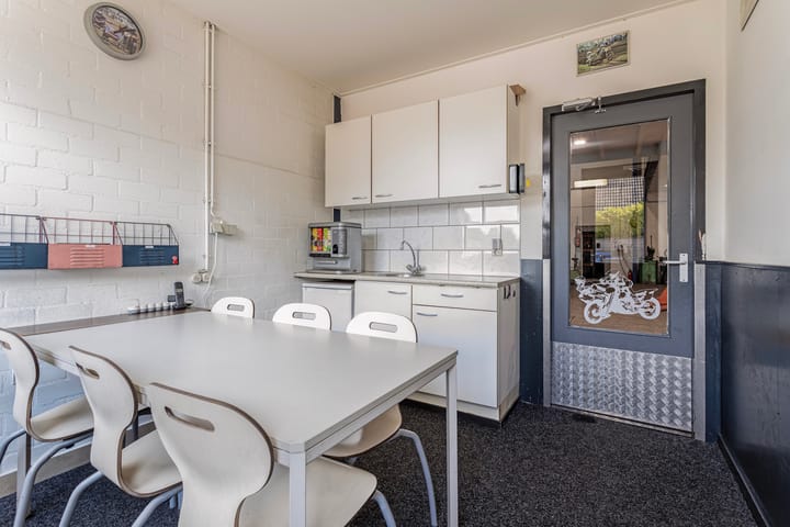 Photo 57 of Pieter Zeemanstraat 25-A