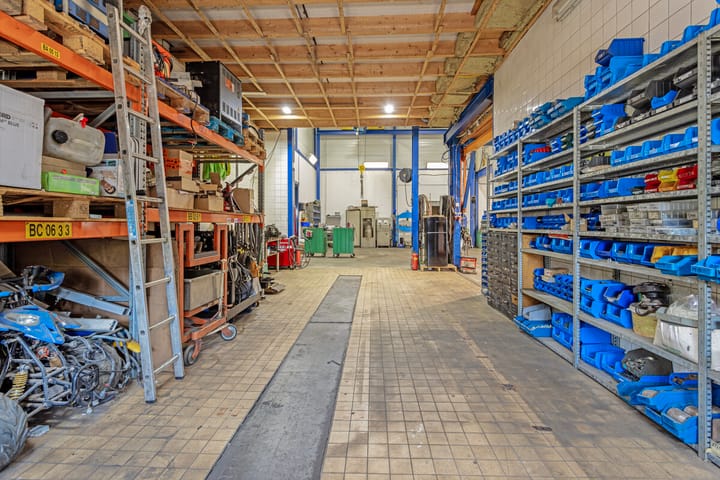 Photo 59 of Pieter Zeemanstraat 25-A