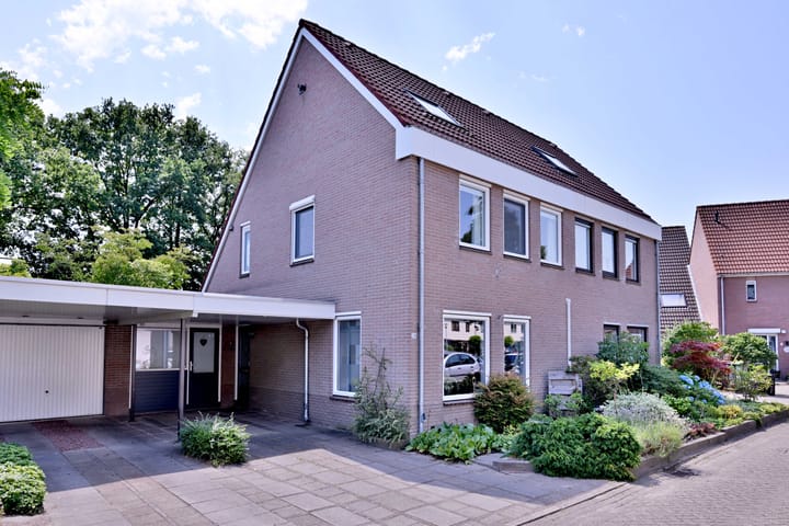 Foto 1 van Esdoornlaan 28