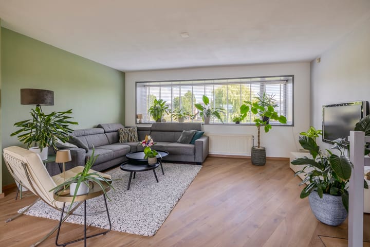 Foto 4 van Lelietuin 3