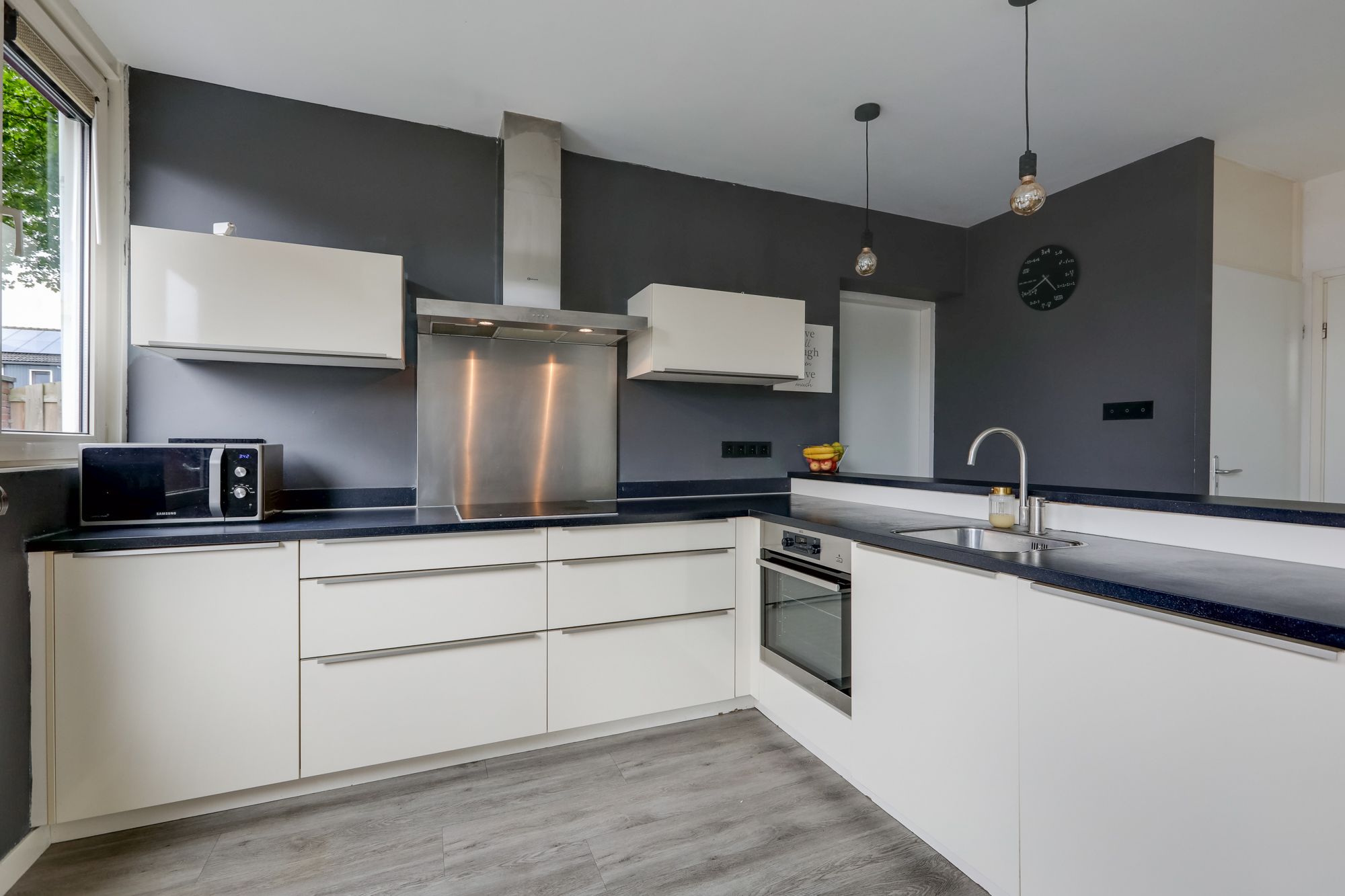 Photo 3 of Von Weberstraat 29