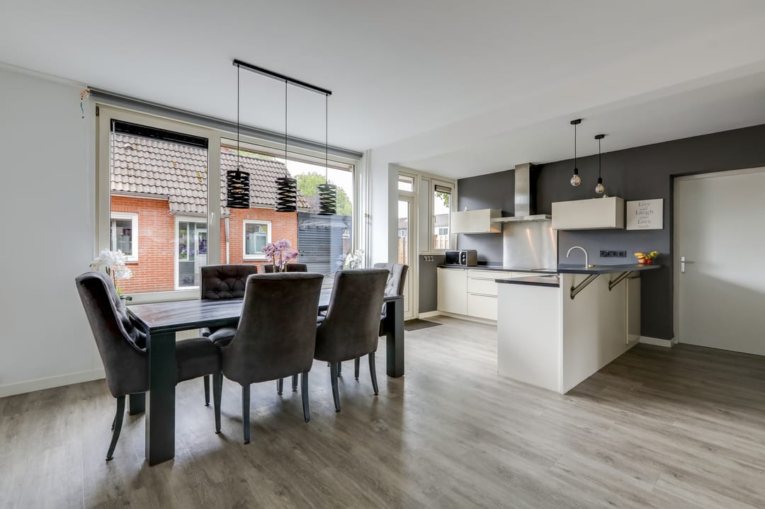 Photo 16 of Von Weberstraat 29