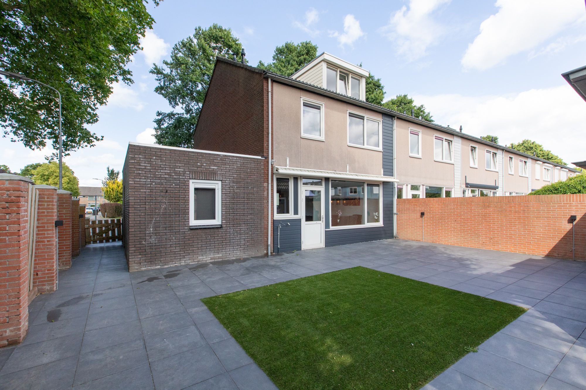 Photo 36 of Von Weberstraat 29