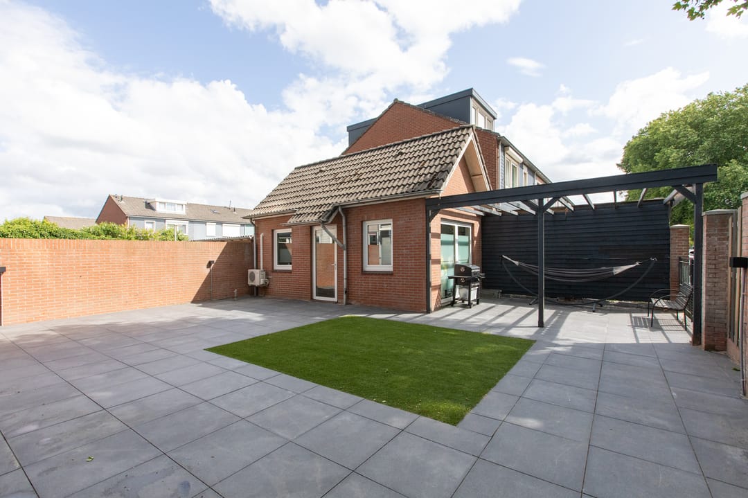 Photo 38 of Von Weberstraat 29