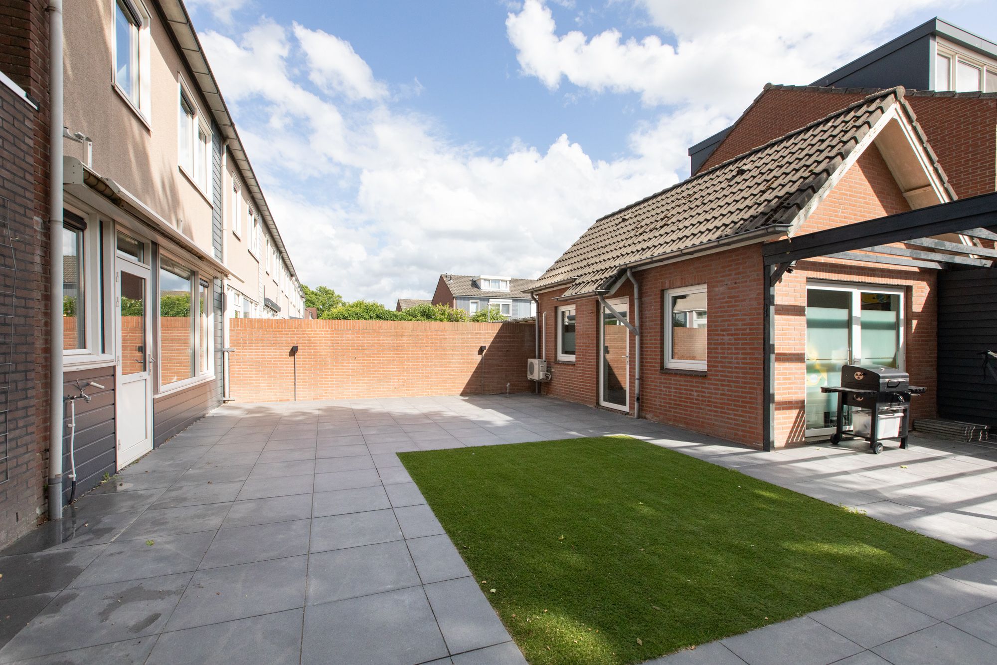 Photo 39 of Von Weberstraat 29