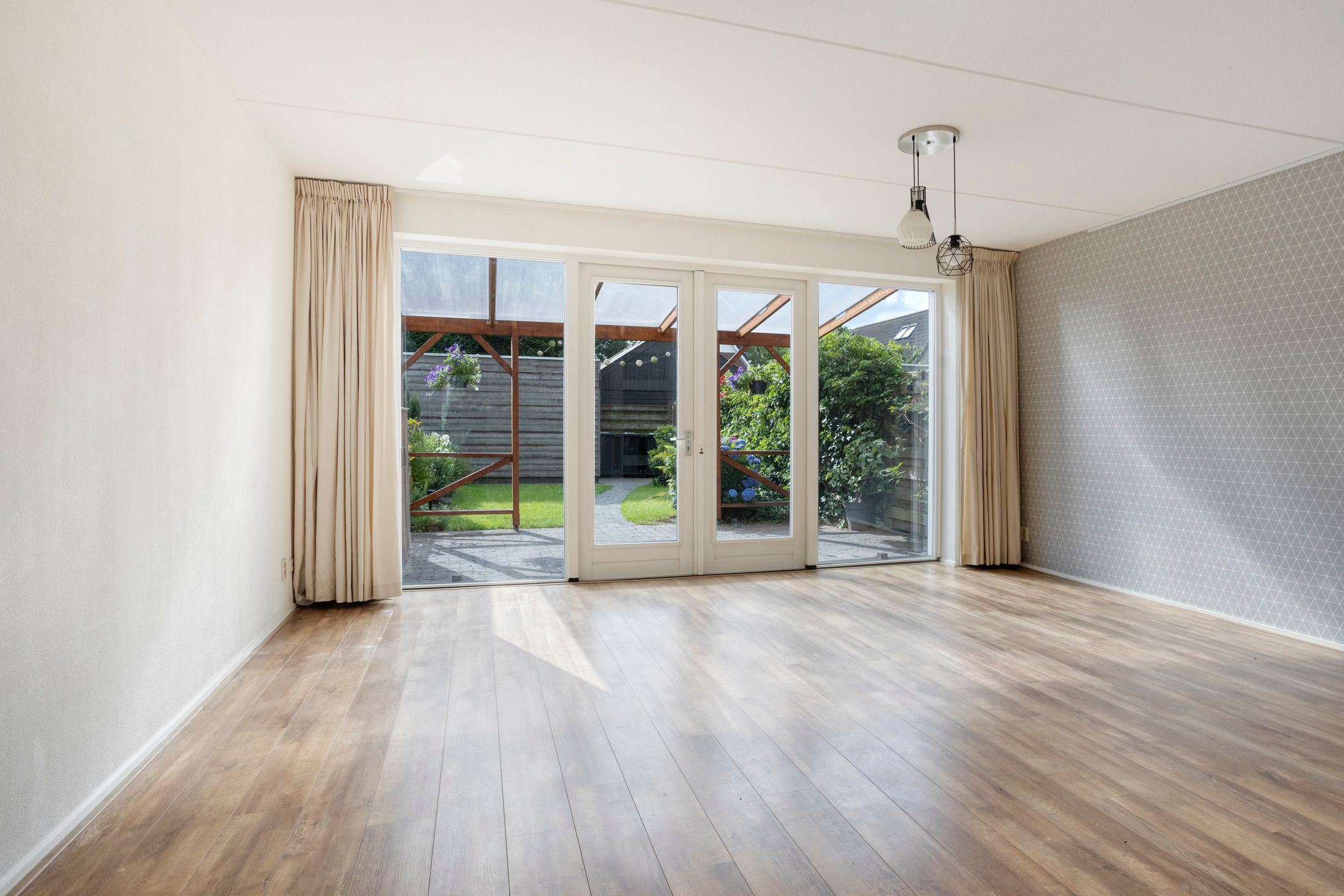 Foto 3 van Smaragd 36