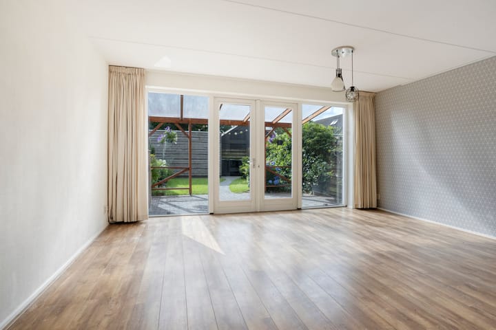 Foto 3 van Smaragd 36