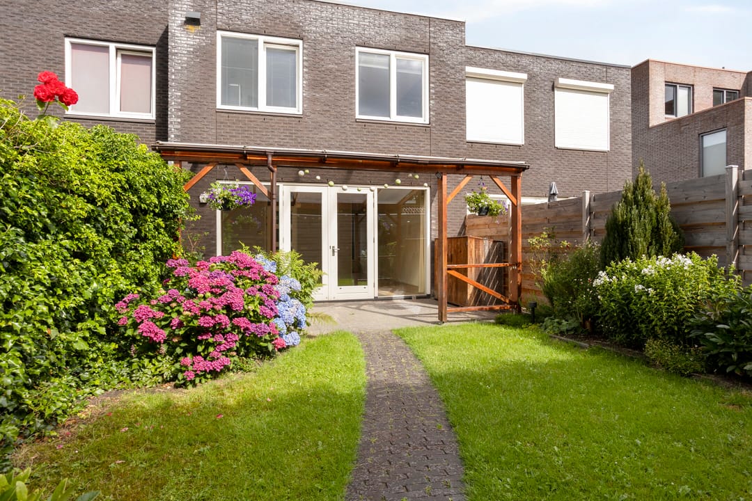 Foto 2 van Smaragd 36