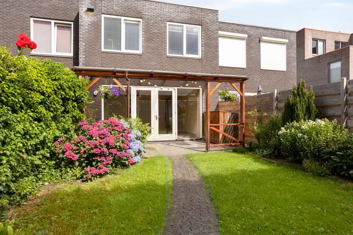 Foto 2 van Smaragd 36