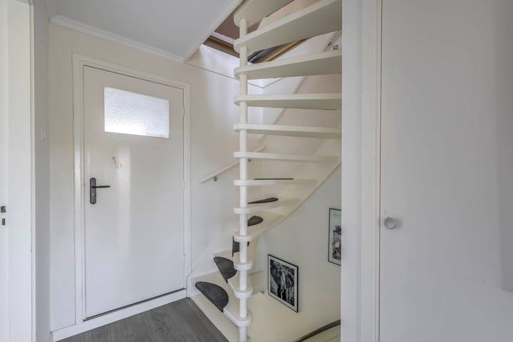 Foto 13 van van Linschotenstraat 12