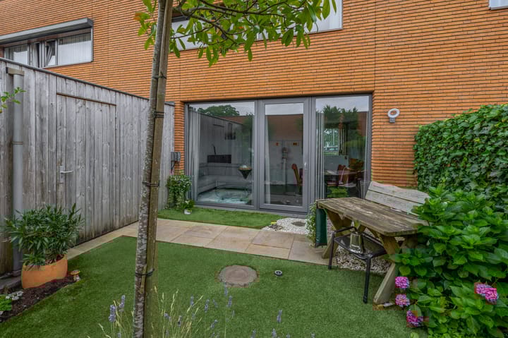 Photo 36 of Taftstraat 17