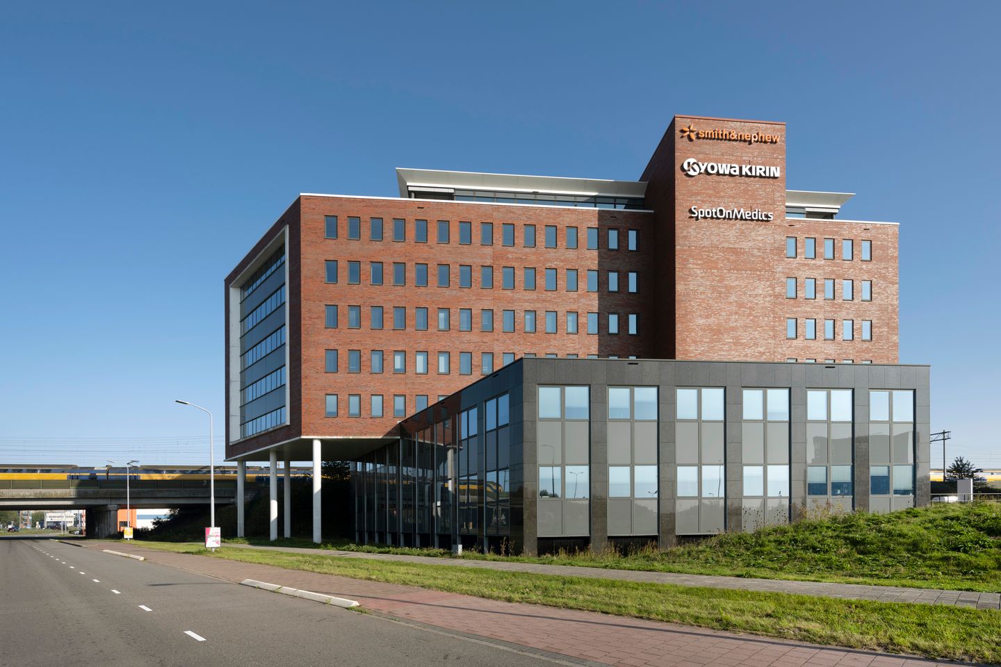 View photo 3 of Bloemlaan 2