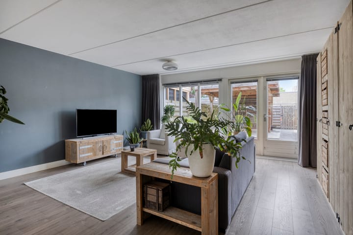 Photo 4 of Roerdomp 49