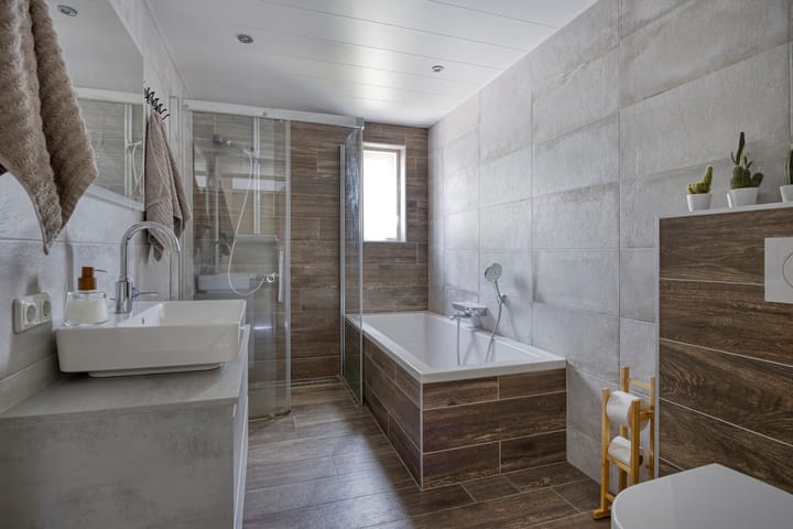 Photo 16 of Roerdomp 49