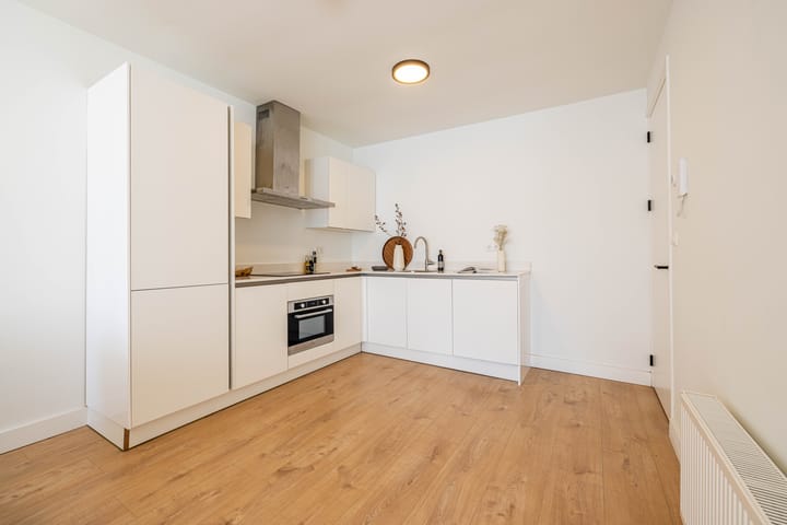 Photo 3 of Crooswijkseweg 85-A01