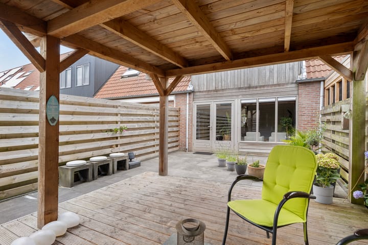 Photo 29 of Roerdomp 49