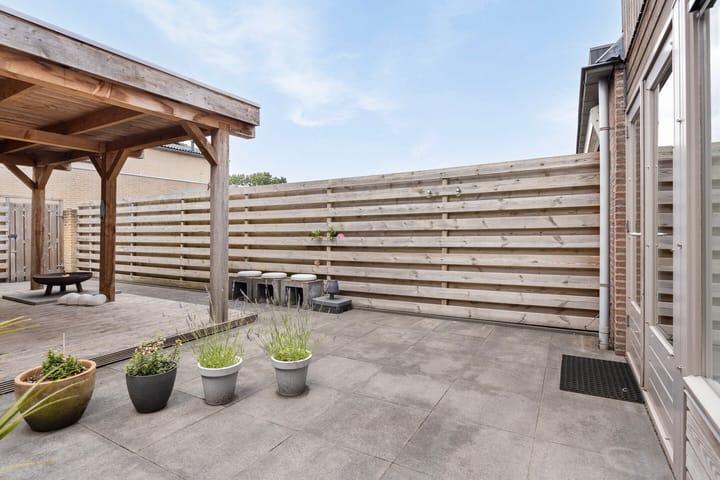 Photo 30 of Roerdomp 49