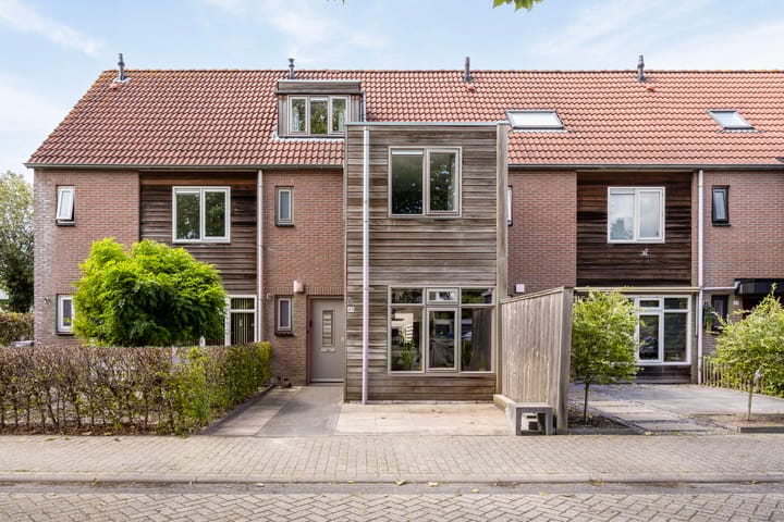 Photo 35 of Roerdomp 49