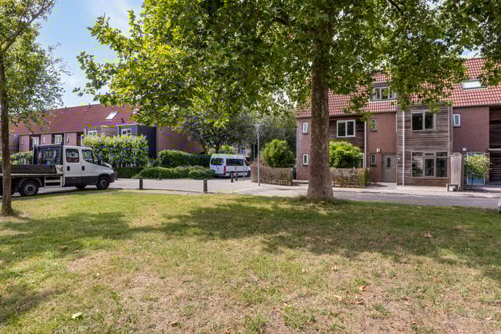 Photo 36 of Roerdomp 49