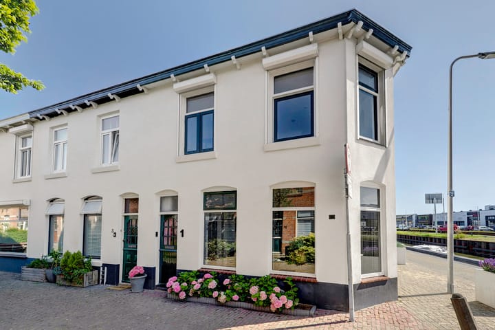 Foto 1 van Bloemenstraat 1