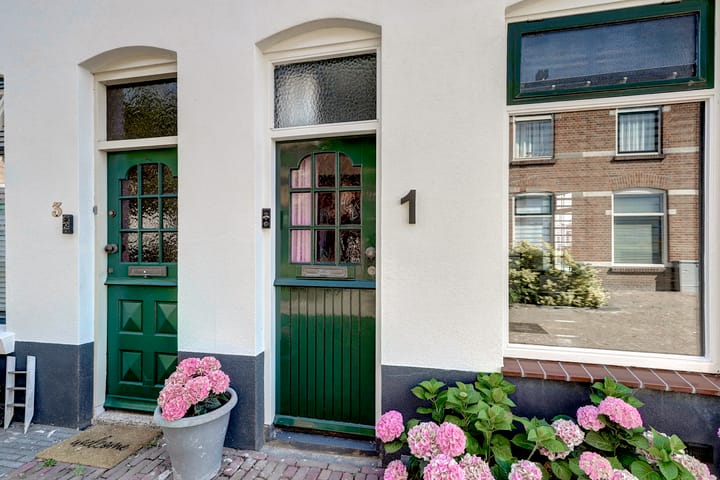 Foto 4 van Bloemenstraat 1