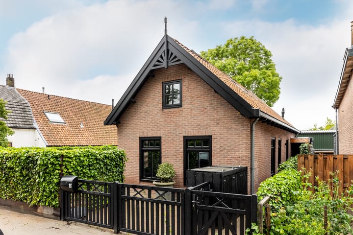 Foto 1 van Kerkplein 16