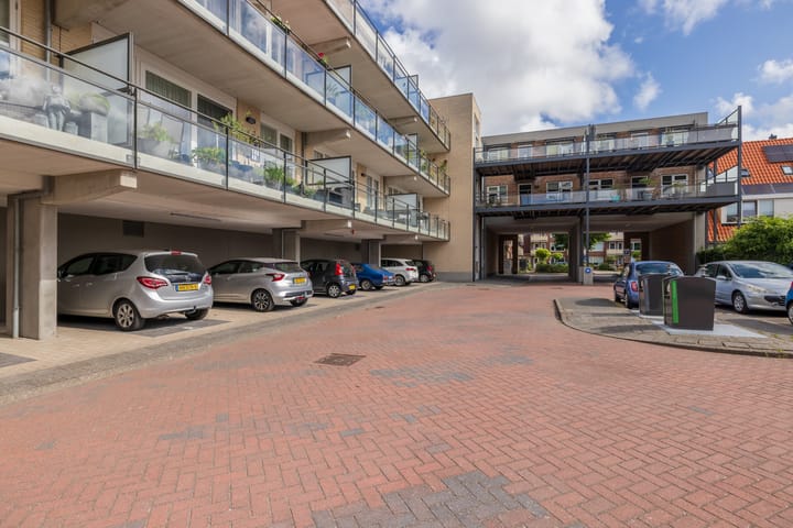 Foto 30 van Floralisplein 49