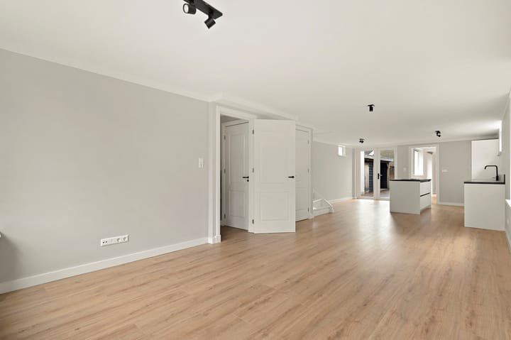 Foto 10 van Burg van der Lelijkade 6