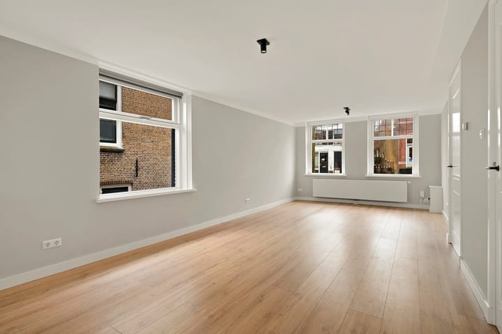 Foto 11 van Burg van der Lelijkade 6