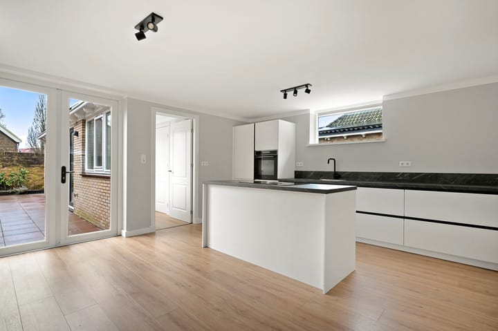 Foto 12 van Burg van der Lelijkade 6