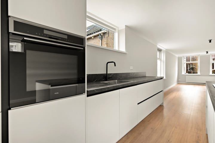 Foto 14 van Burg van der Lelijkade 6