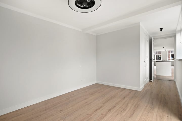 Foto 21 van Burg van der Lelijkade 6