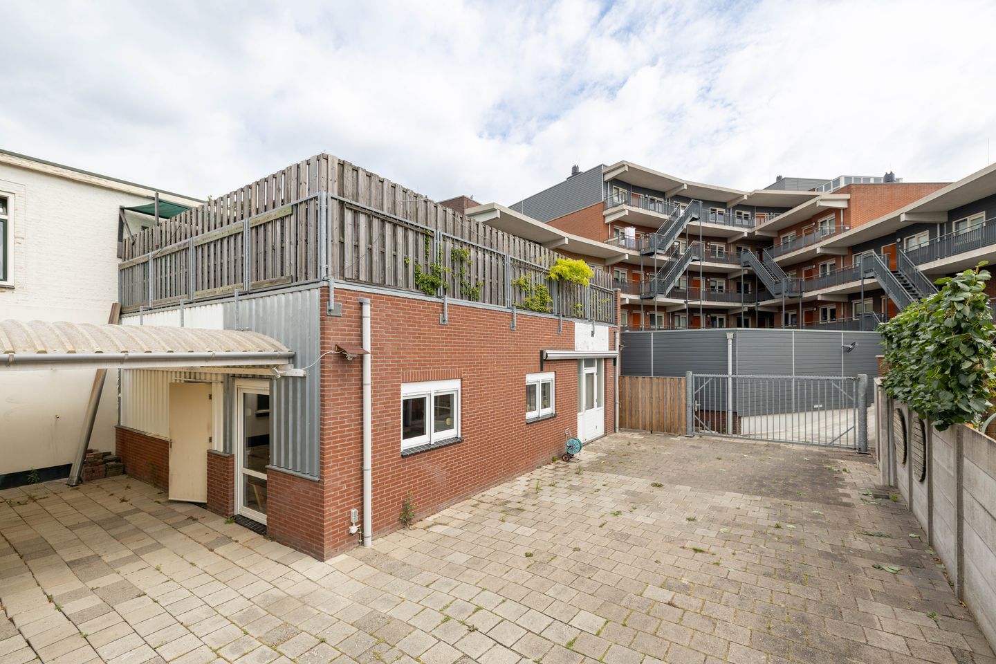 View photo 2 of Bornerbroeksestraat 10-16
