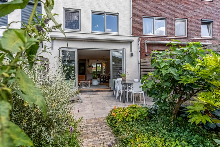 Foto 46 van Gilbert Bécaudstraat 19