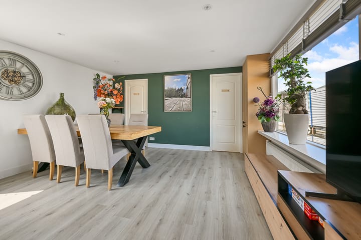 Foto 5 van Kalf R 5-ROOD