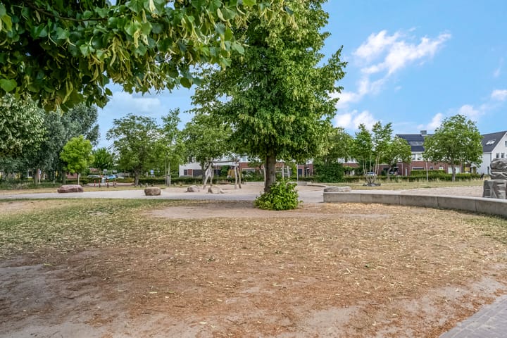 Foto 55 van Gilbert Bécaudstraat 19