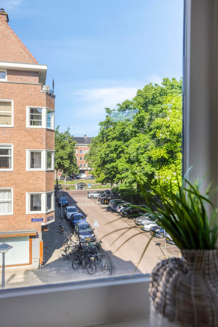 Photo 3 of Pieter van der Doesstraat 59-2