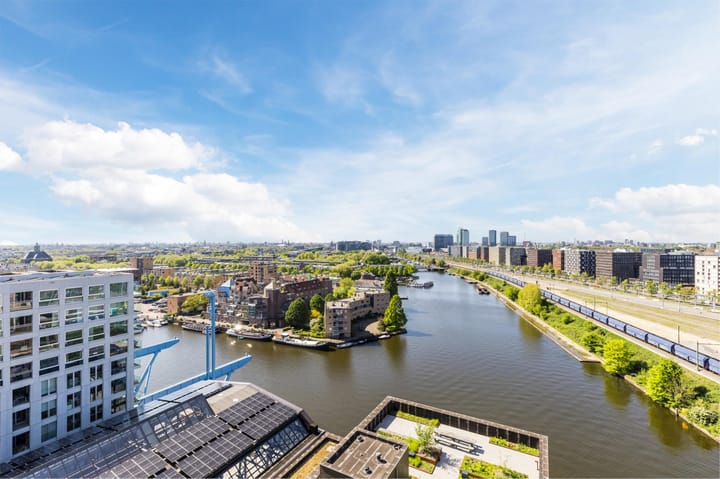 Photo 18 of Oostenburgermiddenstraat 597