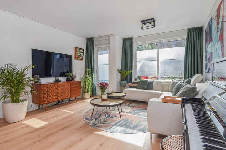 Foto 13 van Charlotte de Bourbonstraat 15